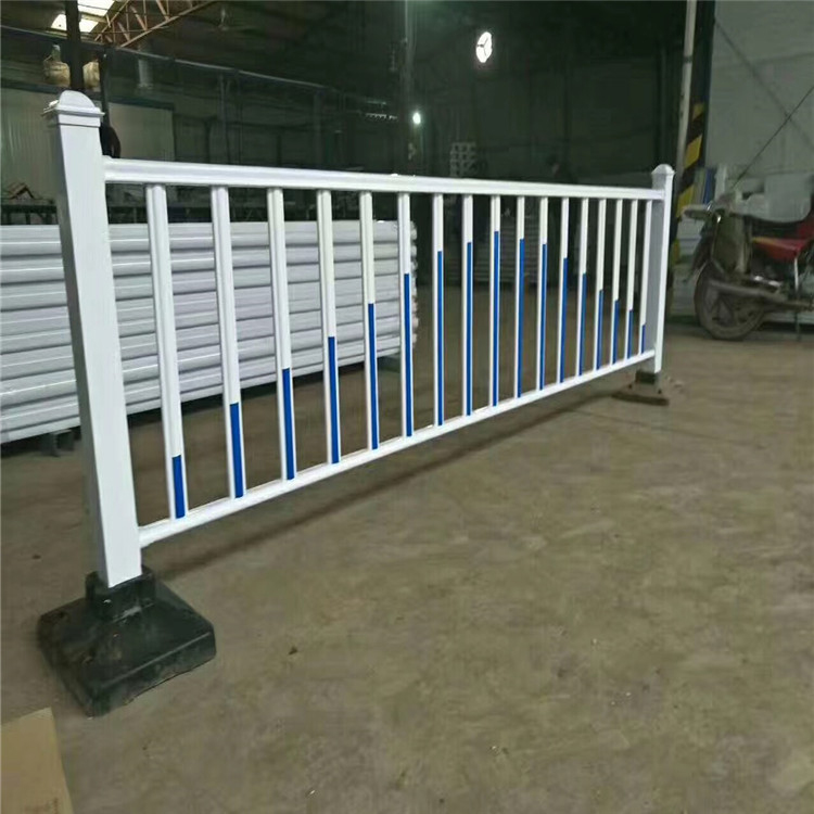 道路护栏 市政隔离马路交通安全栏杆 城市中央人行道防护栏支持定制