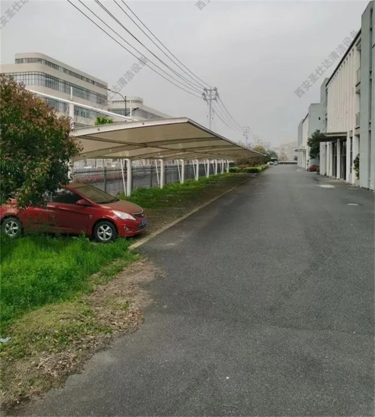 别再纠结停车棚咋选！膜结构，施工快还超耐用