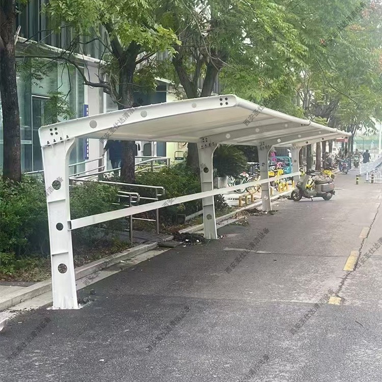 膜结构停车棚，适应多样场地，打造便捷停车新体验