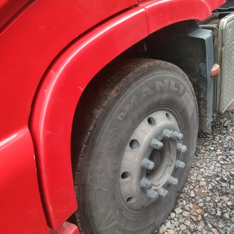 常年出售二手豪沃后八轮自卸车 380马力 6X4倾斜式翻斗卡车