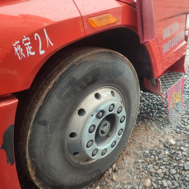 二手半挂车 解放J6P 21年3月锡柴550 半挂牵引车
