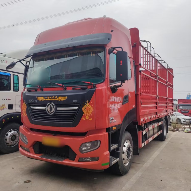 二手东风柳汽乘龙H5单桥车 玉柴260马力 6.8米高栏货车