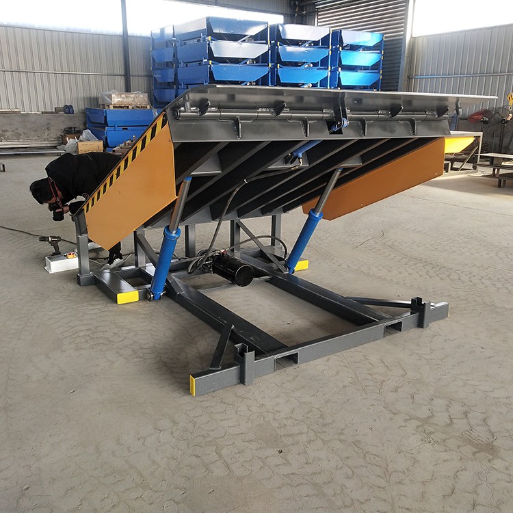 精准对接货车，固定式登车桥提升效率