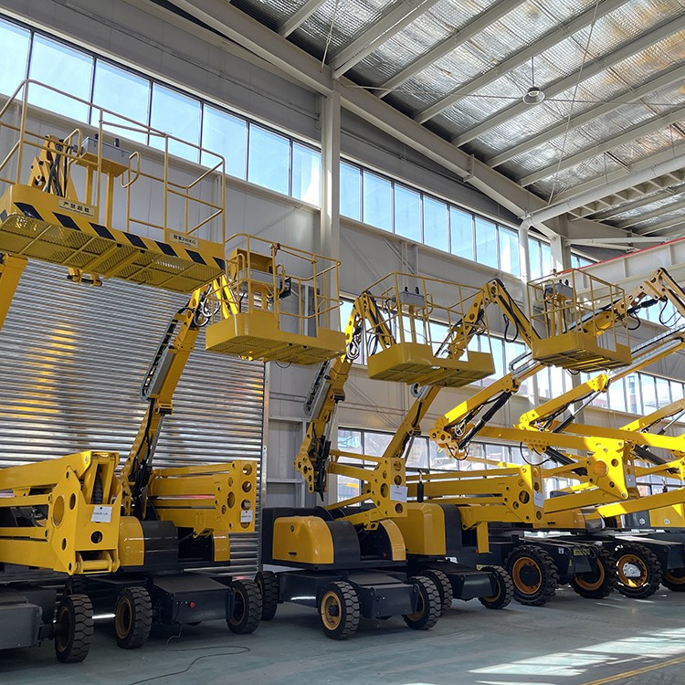 智能操控，平稳运行曲臂式升降机，操作便捷