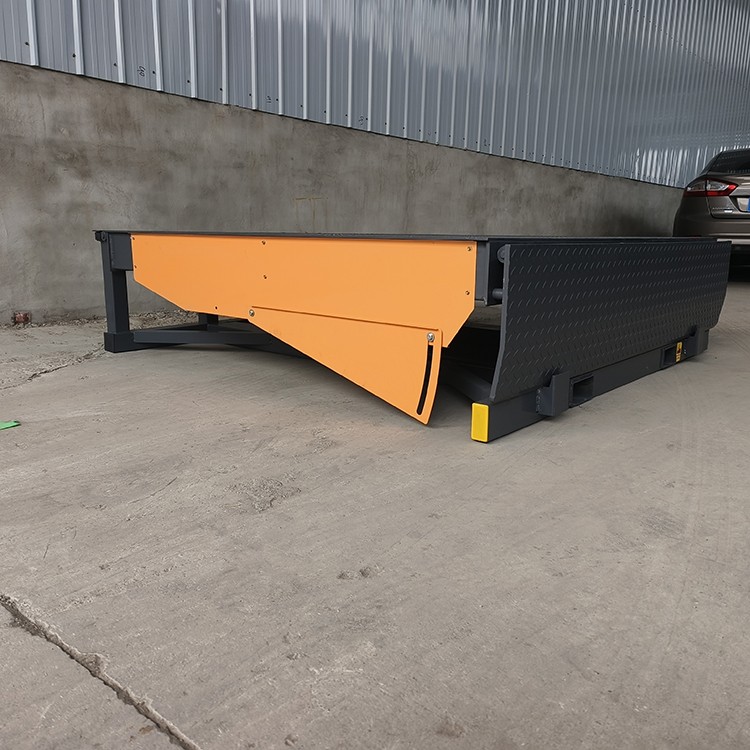 操作简便的固定登车桥，轻松上手装卸