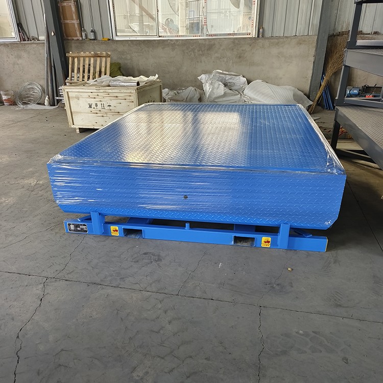 精准对接货车，固定登车桥提升装卸效率