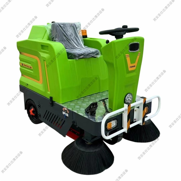 一键驾驶超智能！扫地车横扫垃圾，清洁效率拉满