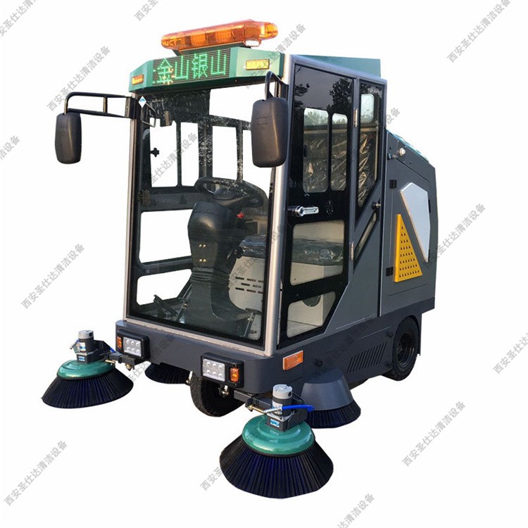 从广场到厂区，驾驶式扫地车高效清扫实力大揭秘