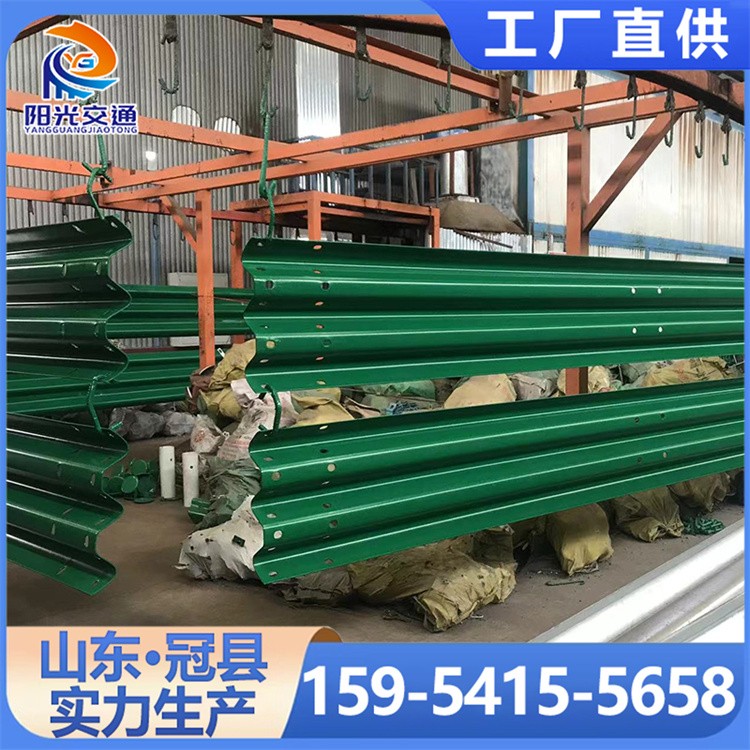 道路隔离护栏 防撞隔离栏杆梁钢热镀锌双波护栏板安装