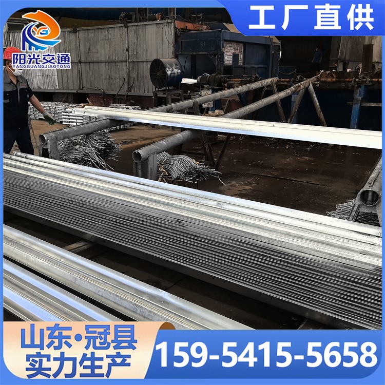 镀锌护栏 城市交通防撞护栏厂 家 镀锌立柱