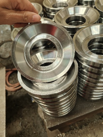 丰安业厂家直供法兰毛坯厂家、冲压异形形件、异形法兰毛坯，冲压圆片，方形法兰盘