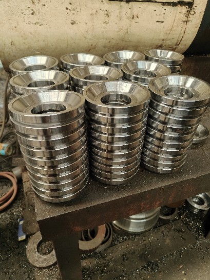 丰安业厂家直供法兰毛坯厂家、冲压异形形件、异形法兰毛坯，冲压圆片，方形法兰盘