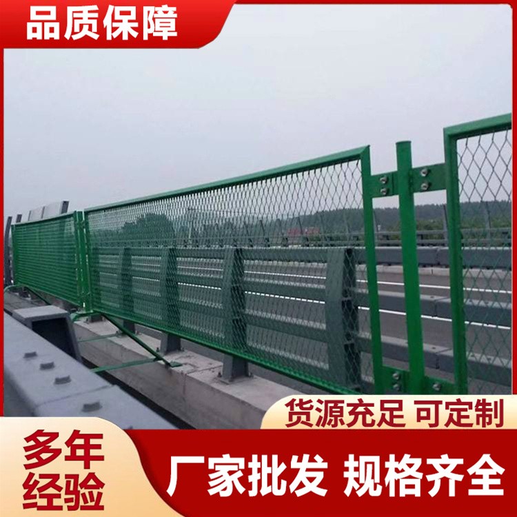 环保浸塑高速公路防眩网 有效降低眩光干扰