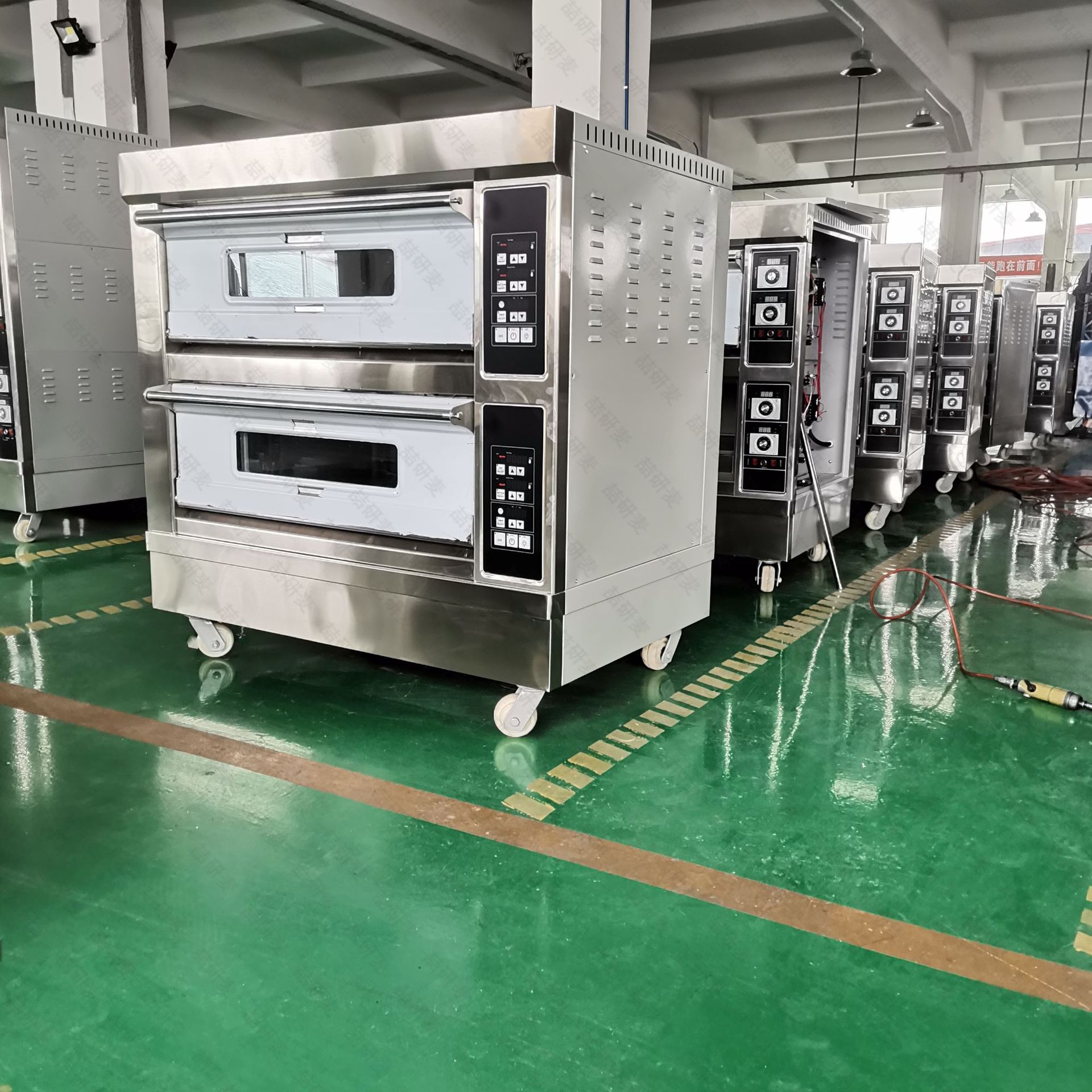 双层4盘烘焙烤箱 传统鸡蛋糕烤炉 电热型商用面包烤箱送烤盘