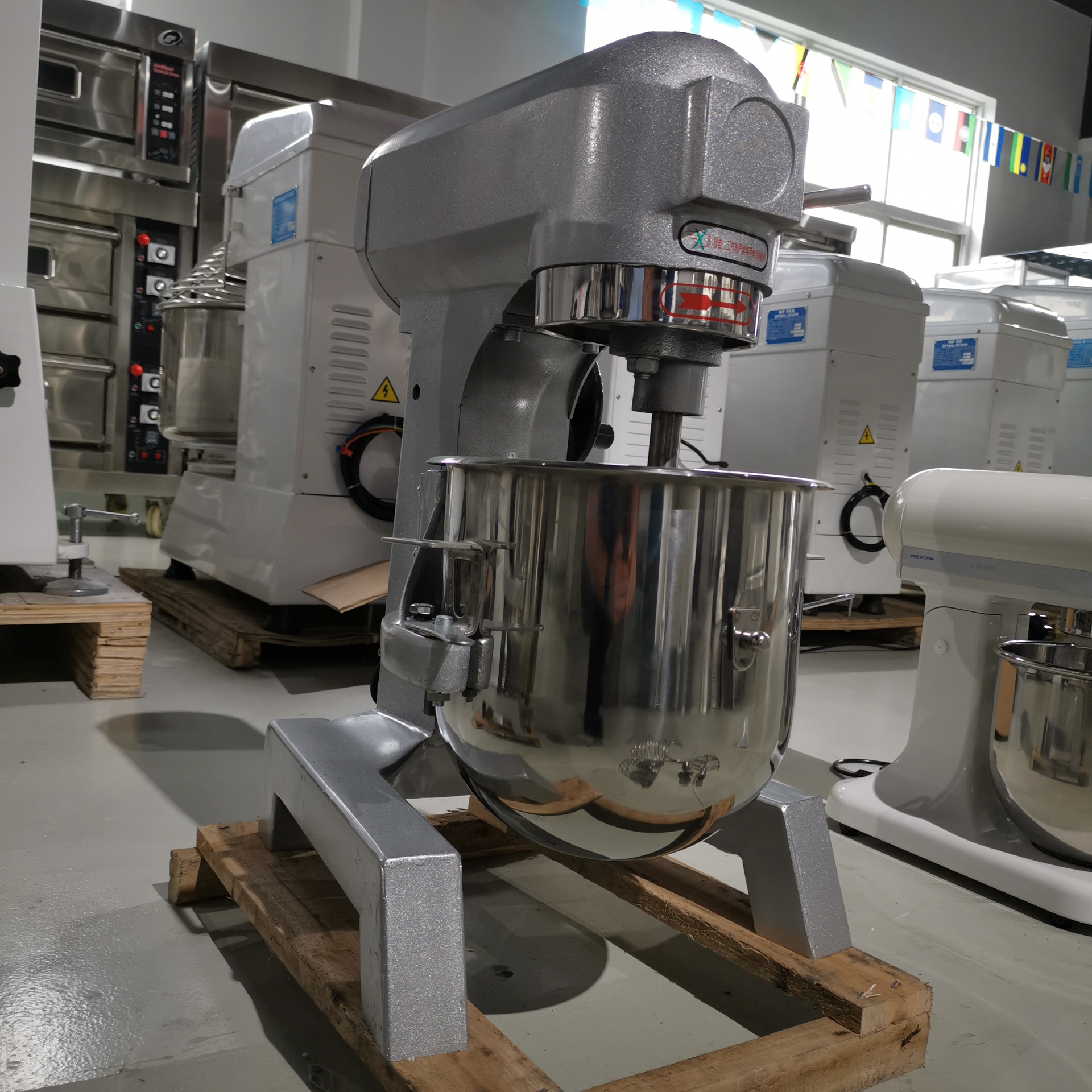 厂家批发B20搅拌机 3档调速打蛋机 奶油打发拌馅机面包房设备