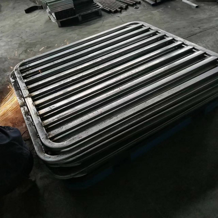 供应钢制叉车托 盘直角形轻型托盘 福硕 圆角喷塑双层托盘板