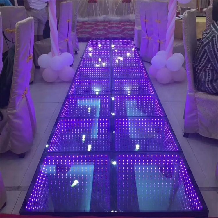 餐饮酒吧装饰背景墙深渊镜 千层镜表面光滑平整 反射出多层图像