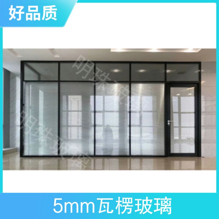 5mm瓦楞玻璃 耐热度680度 熔点800° 透光率86 颜色普白