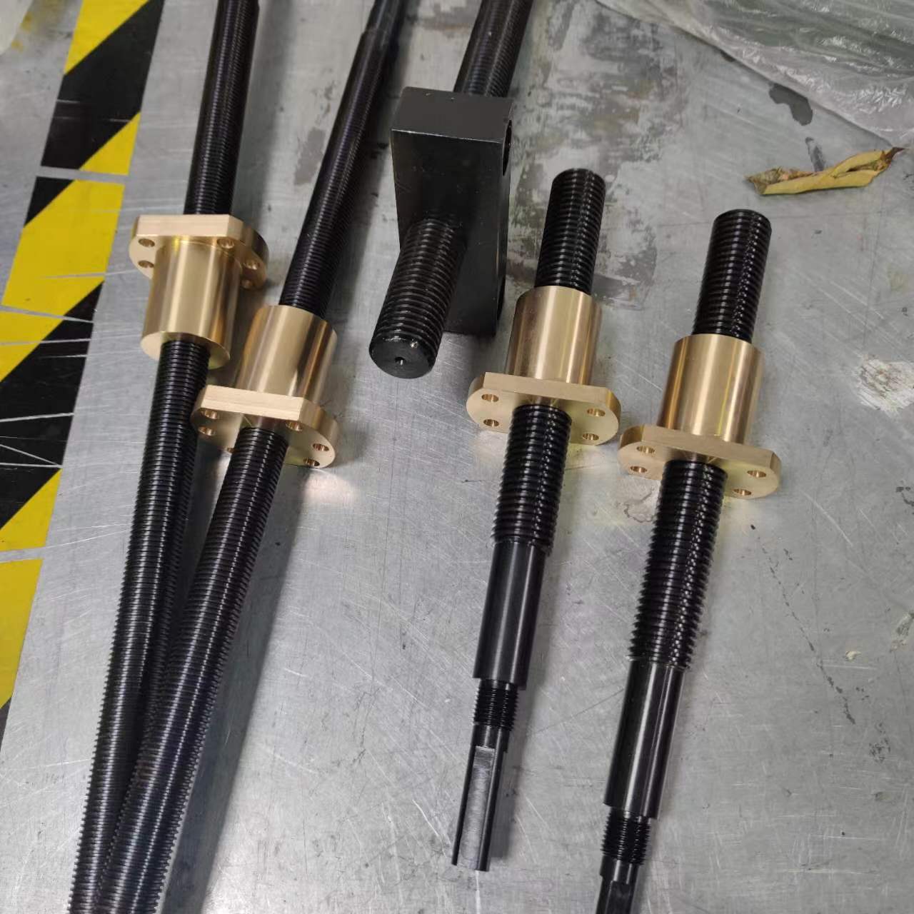 梯形牙丝杆TR24*3*4黄铜螺母45钢非标定做定制正反牙表面发黑镀镍