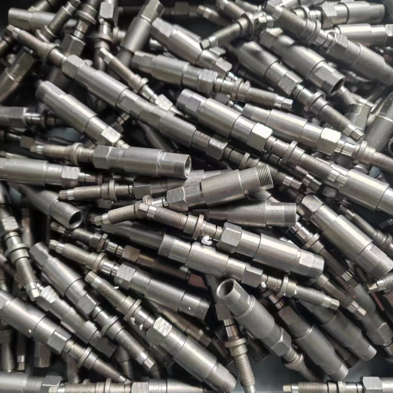 TR10*2工具梯形丝杆材质40铬热处理渗氮硬度HRC50