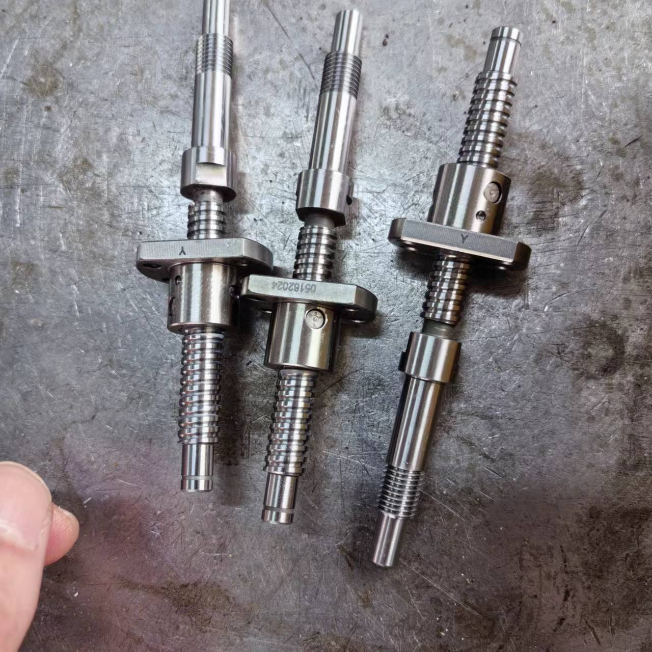 SFK0802滚珠丝杠研磨C5及微型移动平台1204型号滚珠丝杆