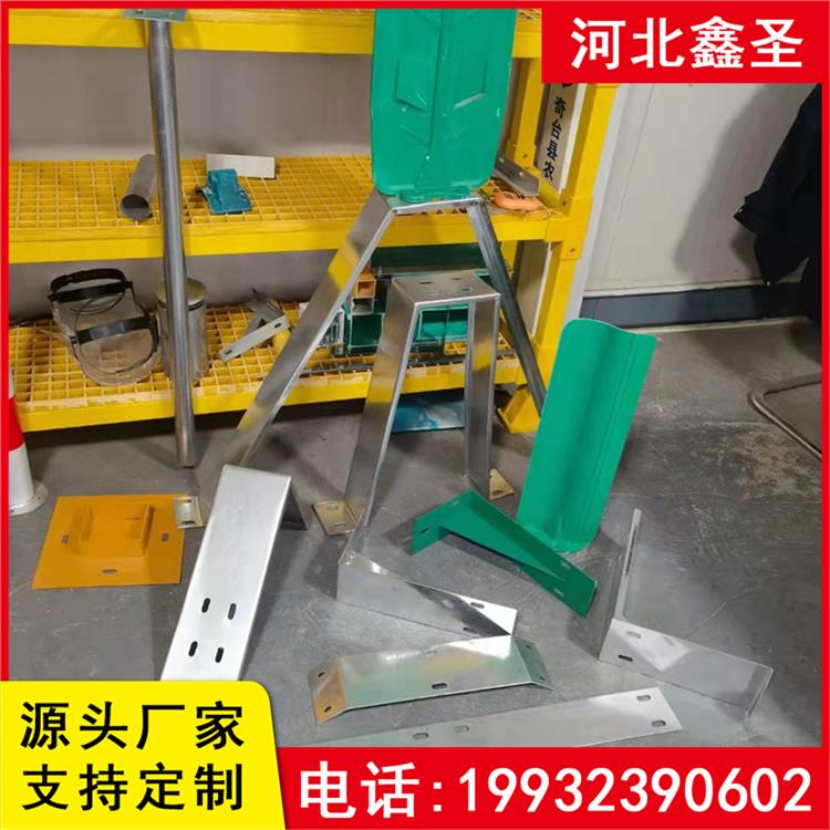 鑫圣 镀锌板焊接 防眩板配套支架 规格材质多样 生产厂家