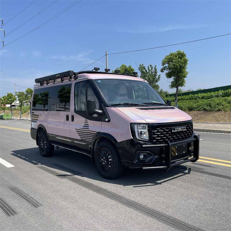短轴低顶小房车 内饰奢华性能充足 江铃福顺野外宿营车