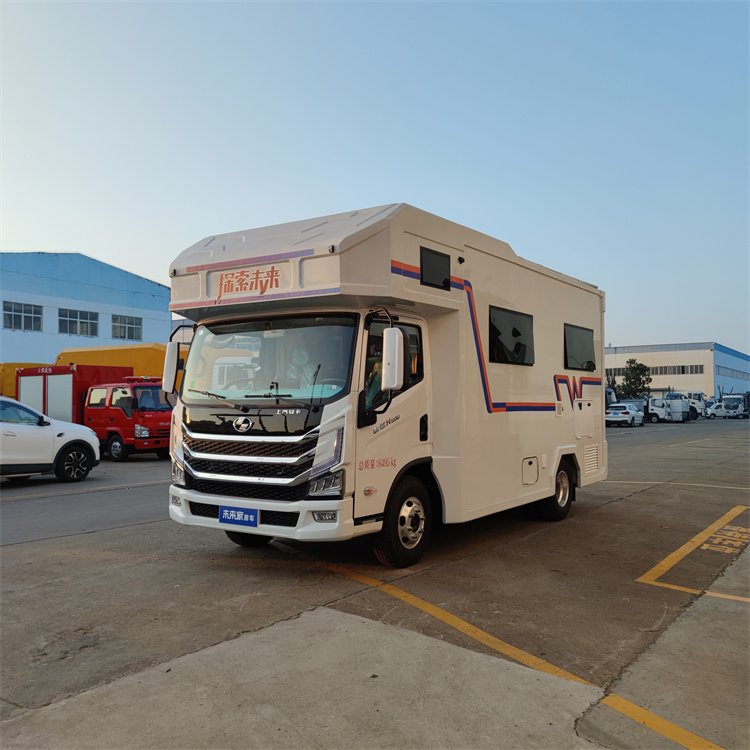 C型大空间房车上汽跃进H500轻卡旅居车蓝牌6人座宿营车