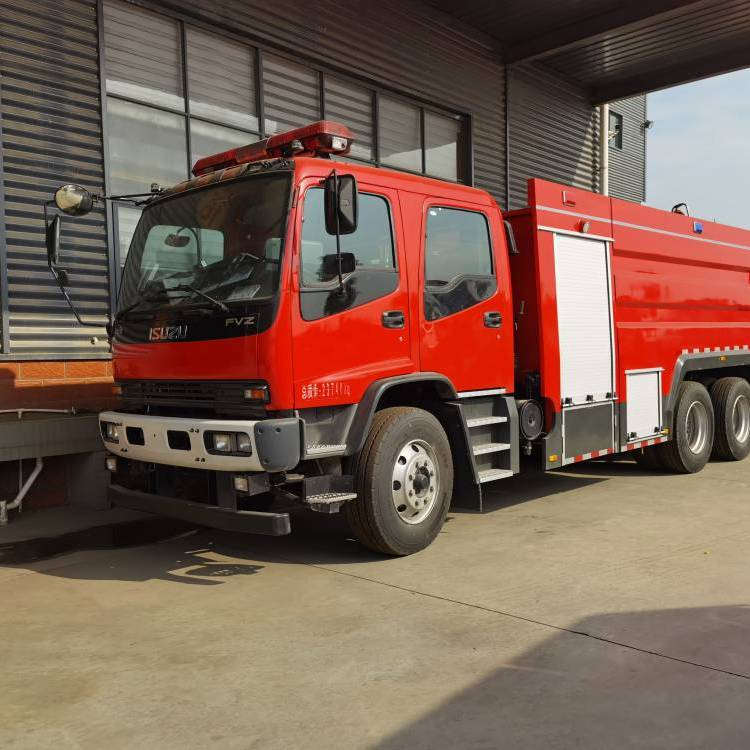 五十铃15吨后双桥消防车 出口型水罐消防洒水车