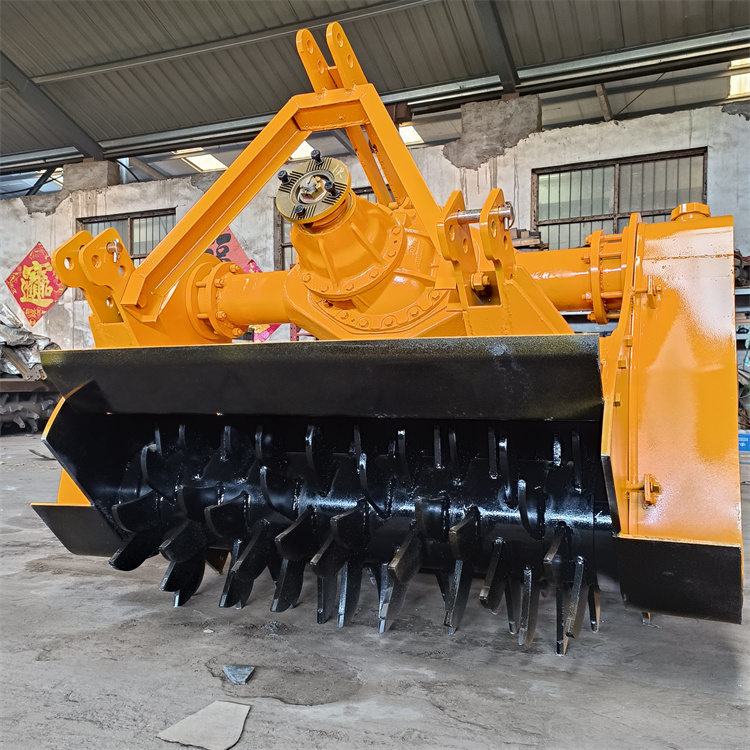 大直径树根树枝粉碎机 1.2米白皮松树木破碎机 牵引式打树桩