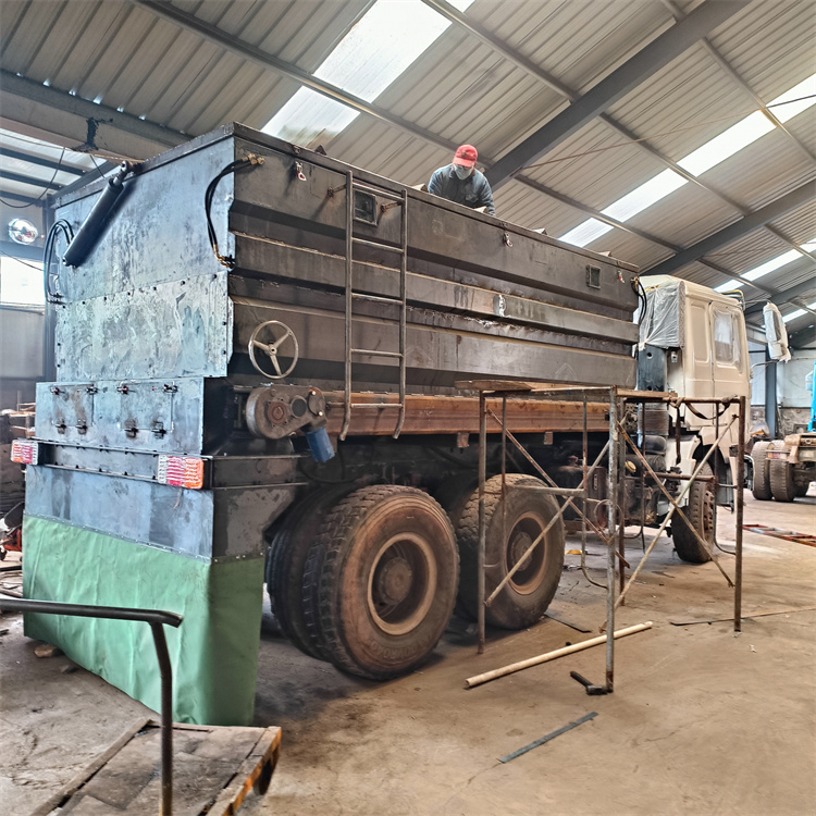 路面铺灰撒布机 密封无尘撒布车 车载式公路撒料车