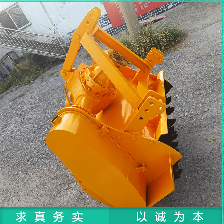 拖拉带树根树桩粉碎机结构紧凑粉碎30公分碎枝机大型树根