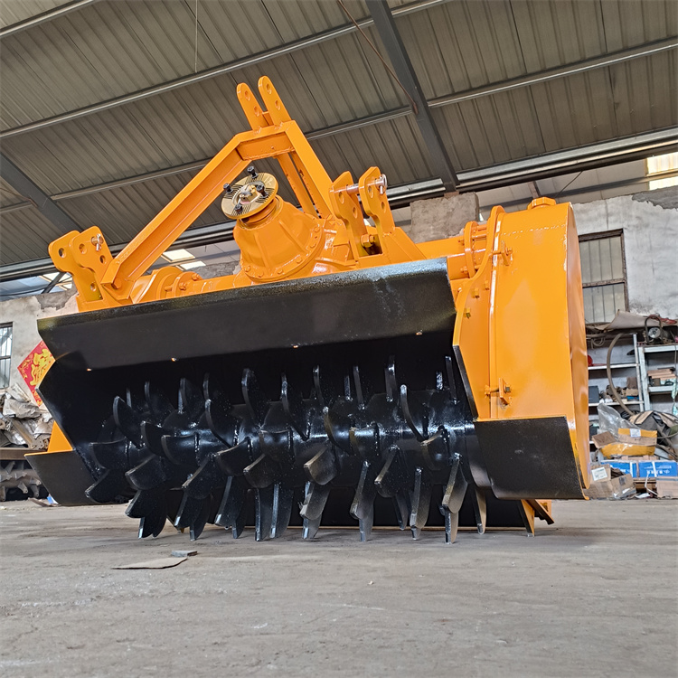 树木粉碎机 白皮松打碎机 花椒树粉碎设备 斯太尔后桥粉树机