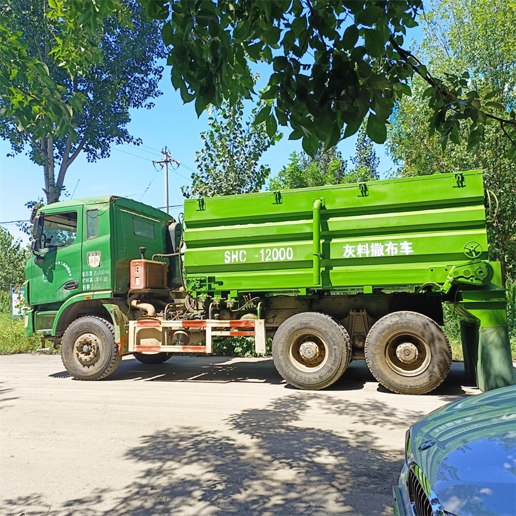 高速的道路用牵引式撒布车 撒布机设备 多功能消解灰撒料车
