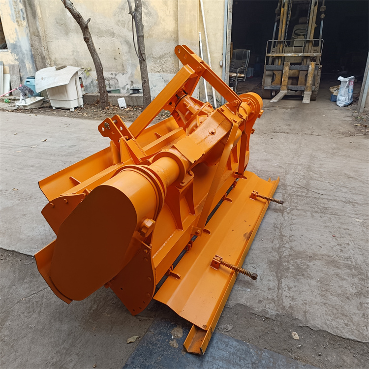 加大箱体灰土拌合机 三排链条传动路拌机 稳定运行工程拌灰机