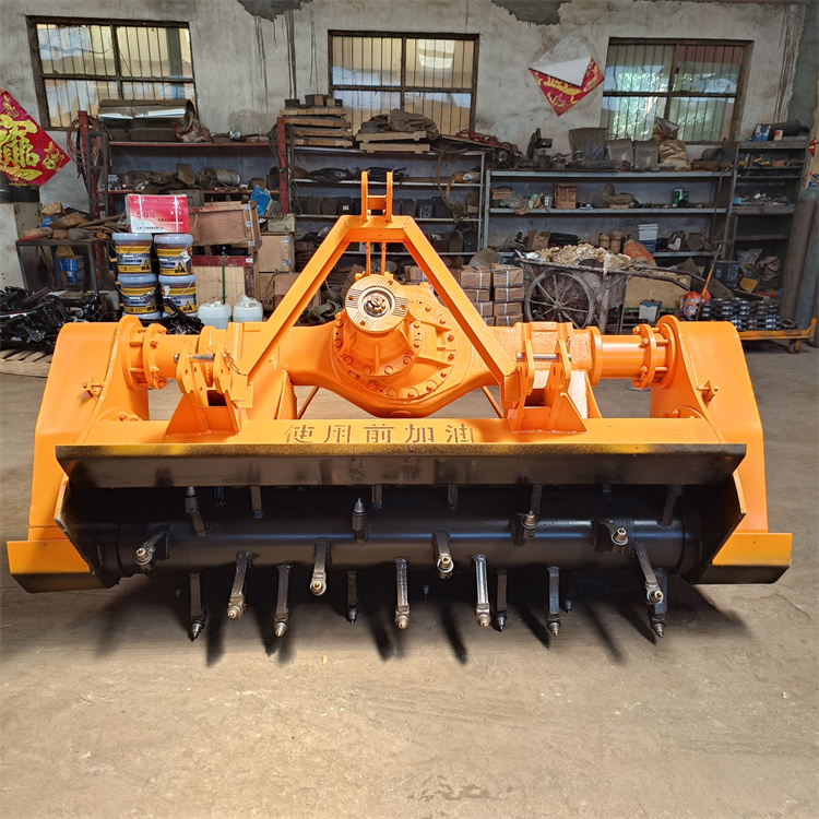 树干树枝多功能粉碎设备 干湿树墩破碎机 牵引式树木头切根机