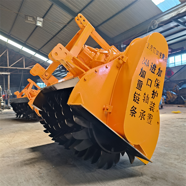 斯太尔后桥树根粉树机 1.2米宽白皮松粉碎机 悬挂式桦树破碎机