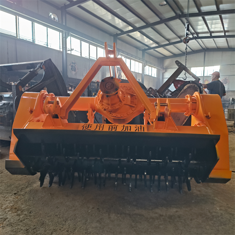 悬挂式牵引树枝粉碎机 1800新型白皮松树木破碎机