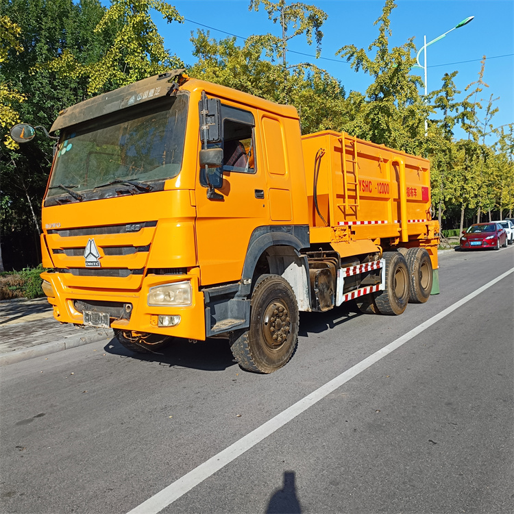 12方水泥粉料撒布车 工程石灰撒灰 消解灰撒料车 转弯半径小