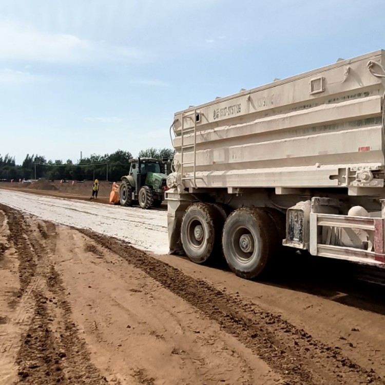 多功能白灰撒灰车 桥梁路面撒布车 工程石灰撒料机