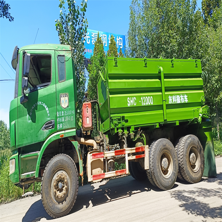 撒布车 粉白灰摊铺撒灰车 石灰式车8牵引 工程修路灰料摊铺车