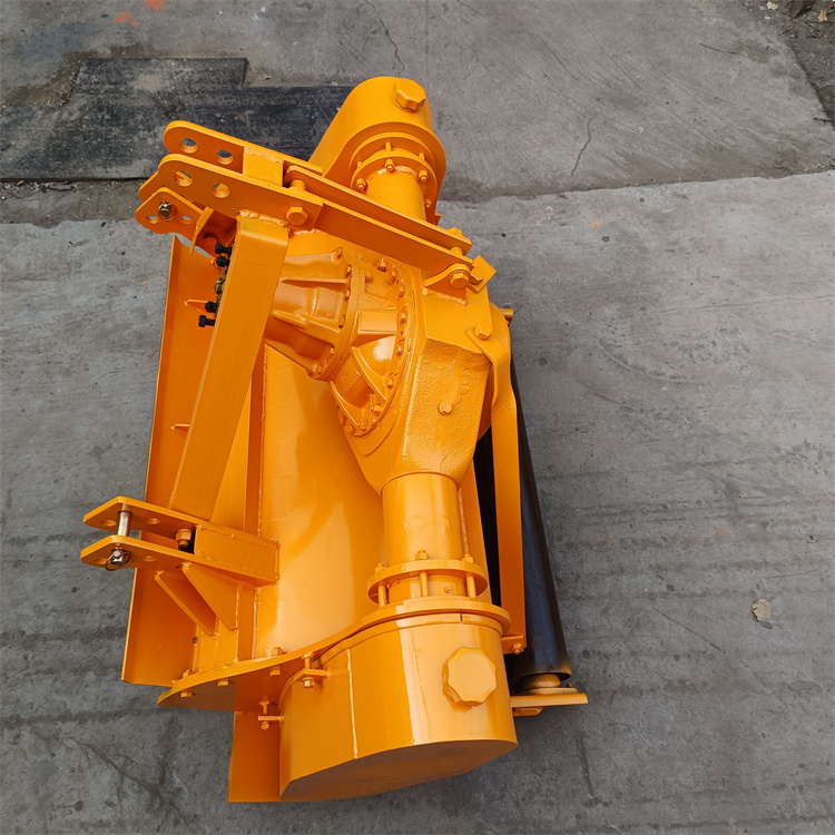 2000型白皮松树枝粉碎机 斯太尔后桥打碎机 树木破损机