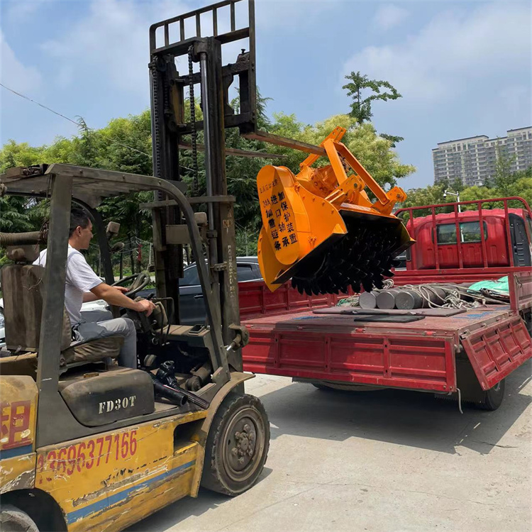 退林还耕树根粉碎机 伐木桩树墩粉碎设备 多功能树枝打碎机