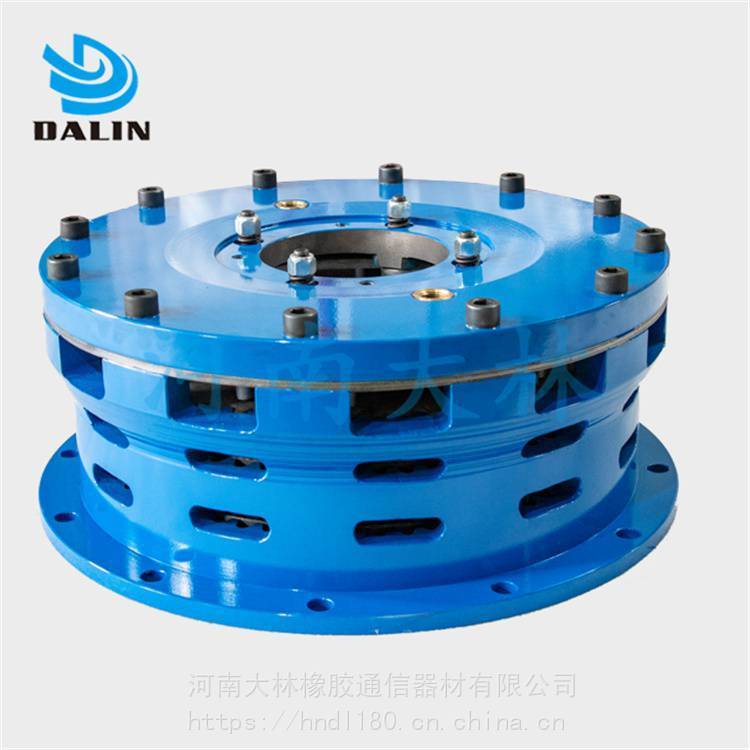 通过背板安装法兰连接的空冷卡钳式推盘式制动器