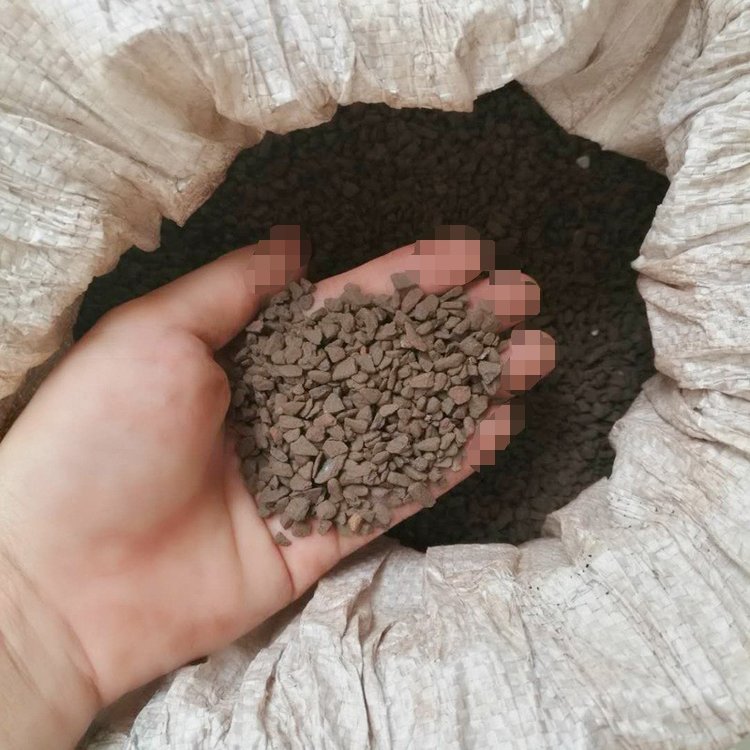 源腾环保地下水过滤用锰砂滤料玻璃钢罐装填污水处理用锰砂颗粒