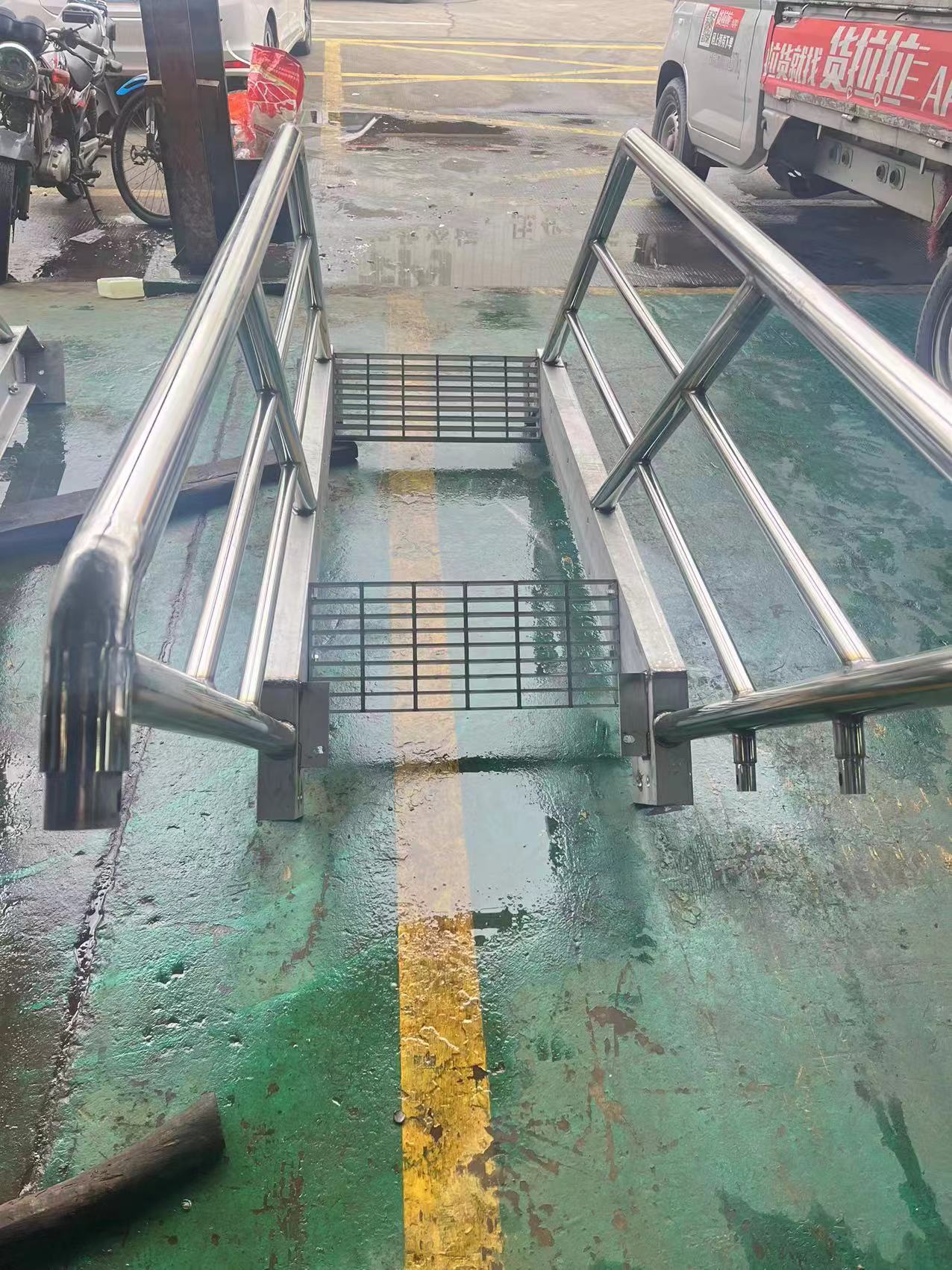 不锈钢楼梯游泳爬梯金属加工焊接激光切管来图定制