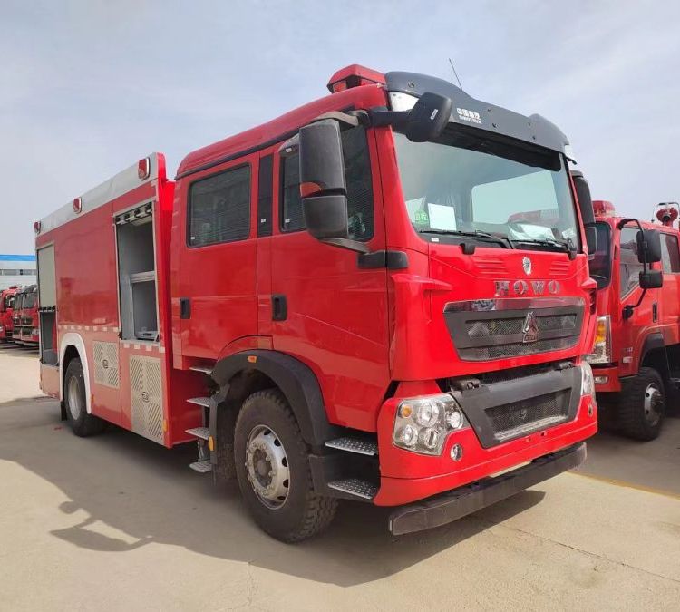8吨重汽豪沃泡沫消防车 石油化工森林草原灭火车 可按揭