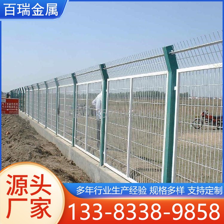 公路护栏网 水库隔离栅 圈山地硬塑绿色铁丝网 多规格