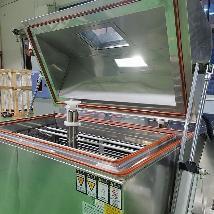 新型复合型盐雾试验箱厂家