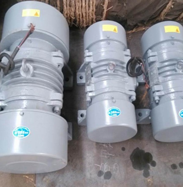 共威 YZO 振动电机，卧式三相异步款 适配振动筛作业 支持定制